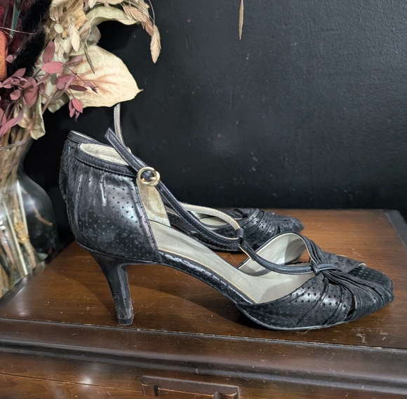 FIN black t-strap peep toe black leather sandals - Picture 3 of 10